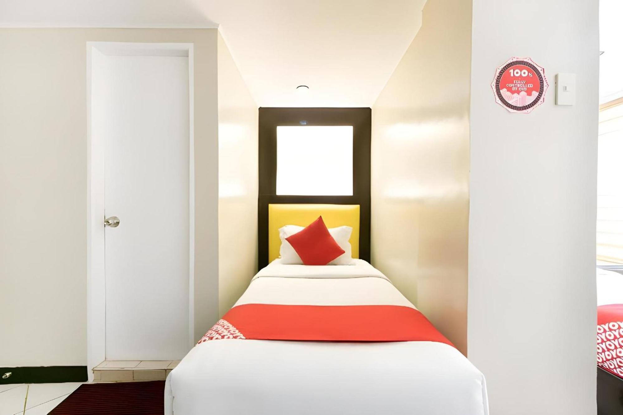 Hotel Oyo 115 Northridge Mansions à Quezon City Extérieur photo